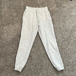 Lululemon Scuba High Rise Jogger in heathered core ultra light gray